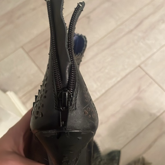 Juicy couture lazer cut heeled booties black size 9M deep V double sides offers - Picture 7 of 11